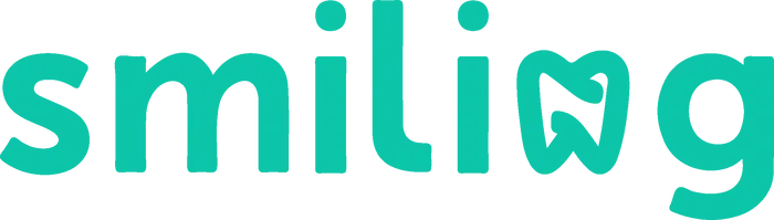 Logotipo de Clínica Dental Smiling, especializada en ortodoncia y estética dental en Las Condes, Santiago de Chile.