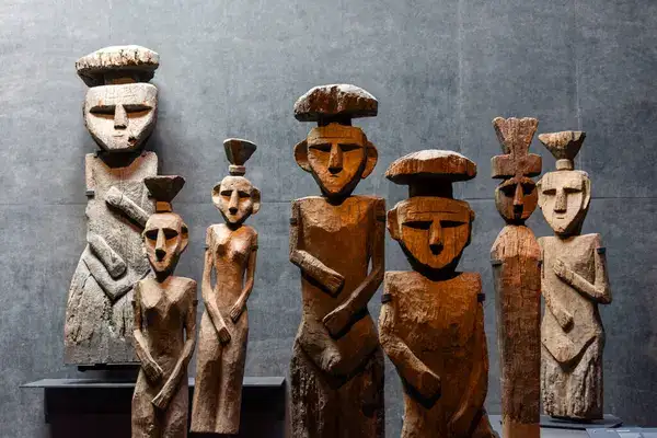 Estatuas históricas en Museo Precolombino, Santiago de Chile