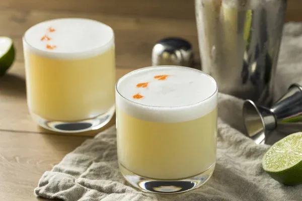 Bebidas tradicionales que acompañan la comida típica chilena