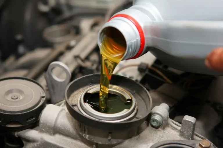 Aprende cada cuánto se cambia el aceite para evitar problemas
