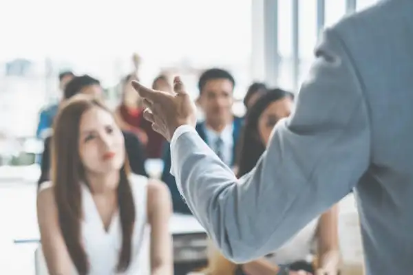 Estrategias para fortalecer el bienestar emocional en el entorno laboral