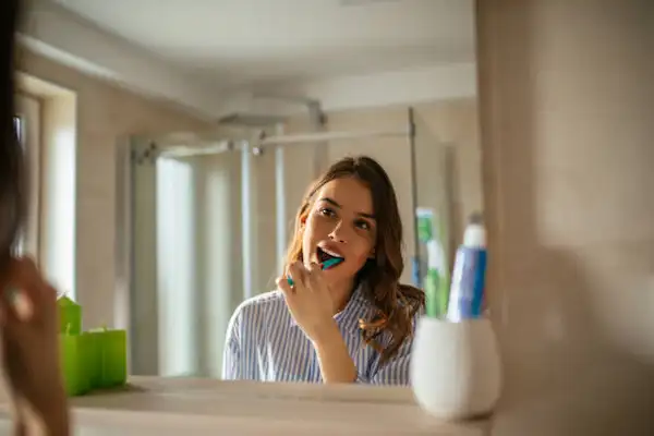 Hábitos diarios que mejoran tu sonrisa desde casa