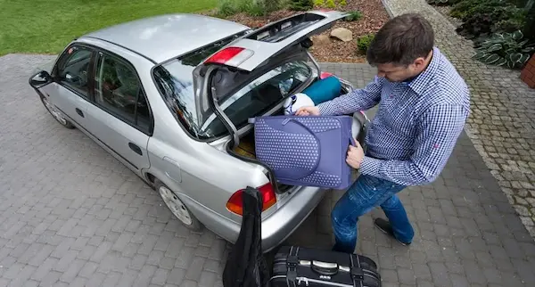 Cómo puedo preparar mi auto para un viaje largo 1