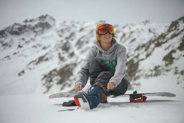 mujer haciendo sbowboard
