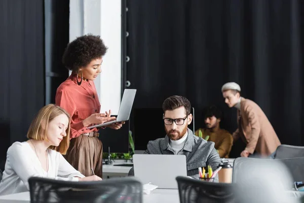 Agencias de marketing político trabajando