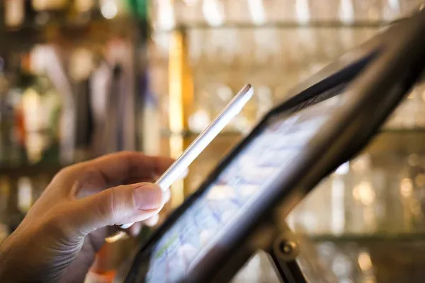 Cómo elegir las soluciones tecnológicas adecuadas para tu tienda retail