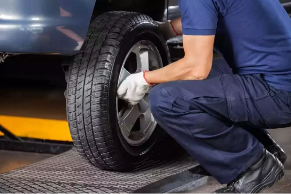 Cómo cambiar una llanta rápida y seguramente