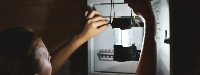 Emergencia eléctrica en Chile qué hacer y a quién llamar ante un corte o falla