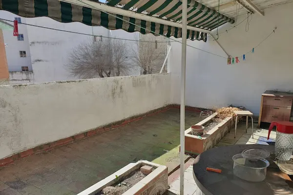 terraza descuidada