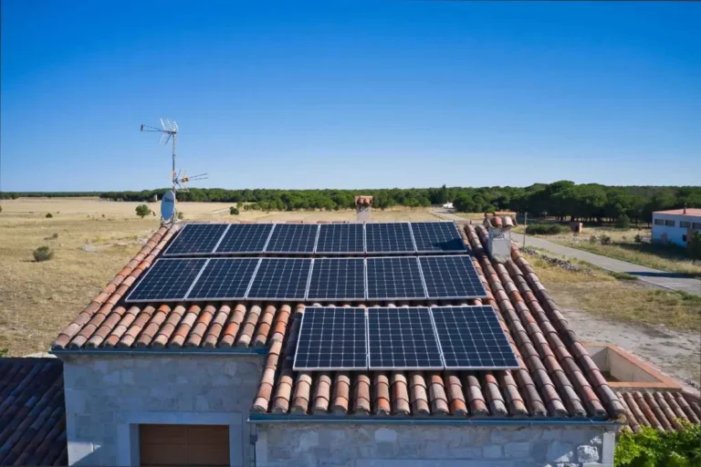 casa con energía solar