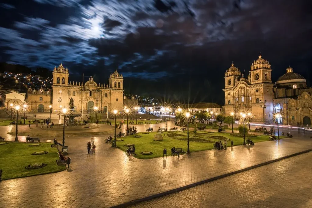 cusco de noche con bonita vista