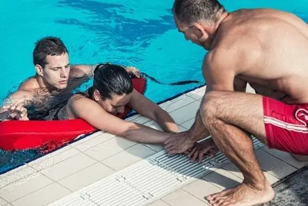 Seguridad en piscinas para niños y familias