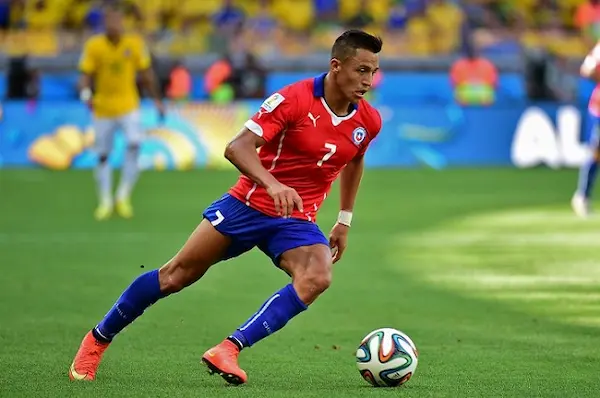 deportistas chilenos Alexis Sánchez en partido internacional