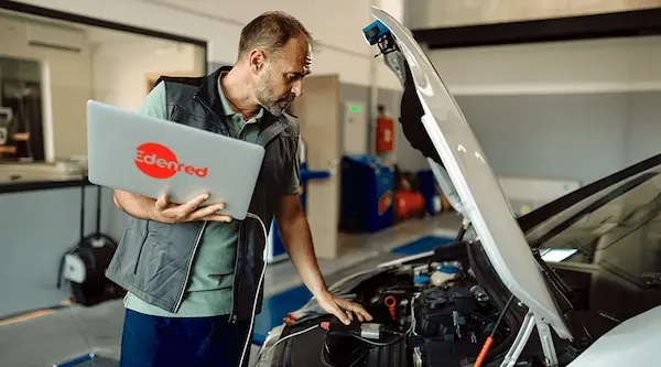 revisión del sistema eléctrico del auto con GPS instalado