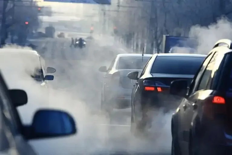 sobrecalentamiento del motor en el tráfico