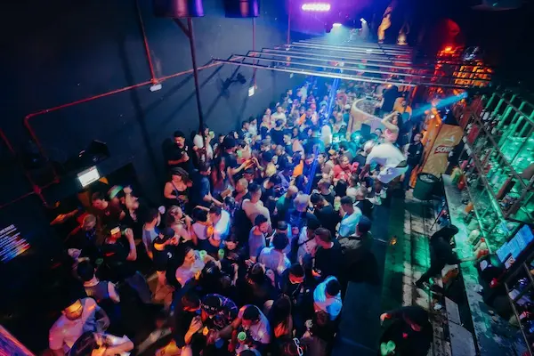 características principales de las discotecas gay en Chile modernas
