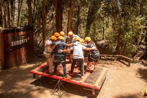Por qué implementar team building en la industria minera
