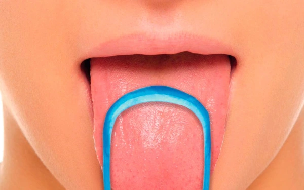 Cómo limpiar la lengua correctamente en 5 pasos fáciles